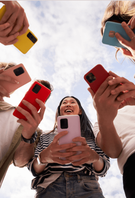 Chat with friends and share impressions in the mobile app